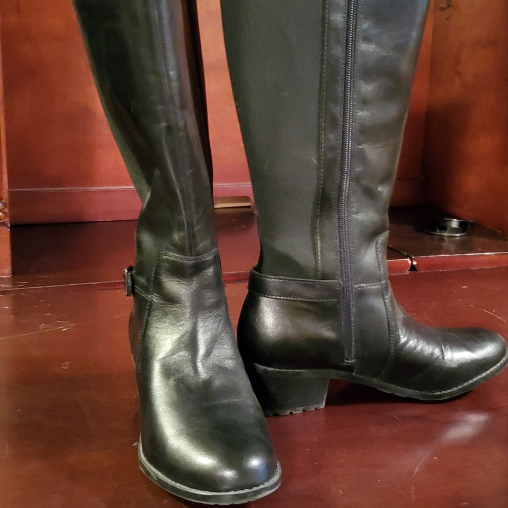 Easy Spirit black leather boots. Size 8.5 W